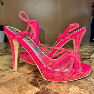 White House Black Market Women's Pink Faux Snakeskin Kitten Heels Size 7.5